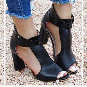 Women's Strappy Sandal, Black, 7.5, 3 3/4" heel, NEW